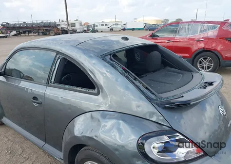 2018 Volkswagen Beetle 2.0T Coast/2.0T S z USA, uszkodzony, nr VIN 3VWFD7AT3JM709064